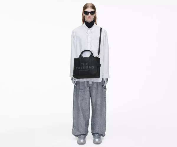 MJI_H004L01PF21_001_F8F8F8_1-1_ALT8 The Marc Jacobs Medium Tote Bag Leather Black