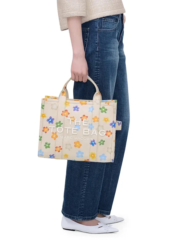 0400022768975_WHITEMULTI_A2 THE MARC JACOBS Wild Daisy CANVAS MEDIUM TOTE BAG