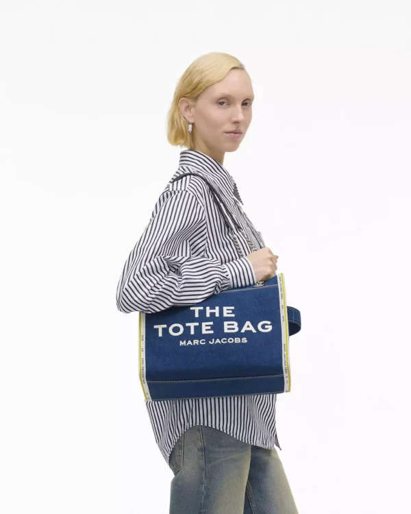 THE MARC JACOBS DENIM CHAIN MEDIUM TOTE BAG Dark Wash