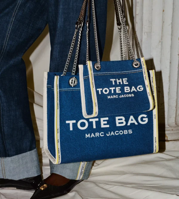THE MARC JACOBS DENIM CHAIN MEDIUM TOTE BAG Dark Wash