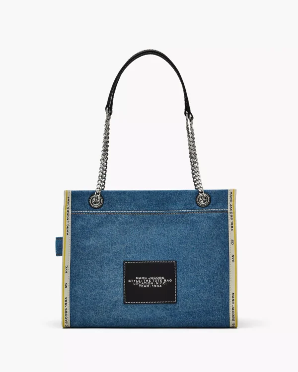 MJI_2F4HTT018H05_474_F8F8F8_4-5_ALT2 THE MARC JACOBS DENIM CHAIN MEDIUM TOTE BAG Light Wash