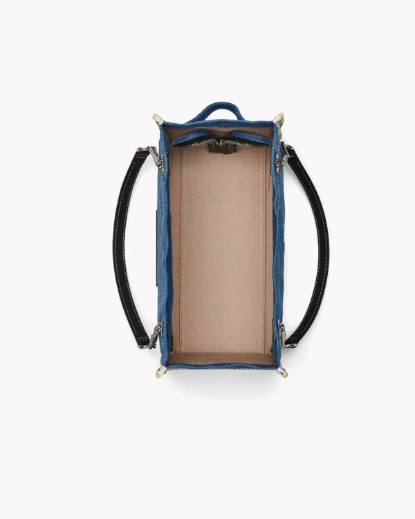 MJI_2F4HTT018H05_474_F8F8F8_4-5_ALT7 THE MARC JACOBS DENIM CHAIN MEDIUM TOTE BAG Light Wash