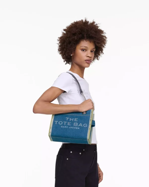 THE MARC JACOBS DENIM CHAIN SMALL TOTE BAG Light Wash