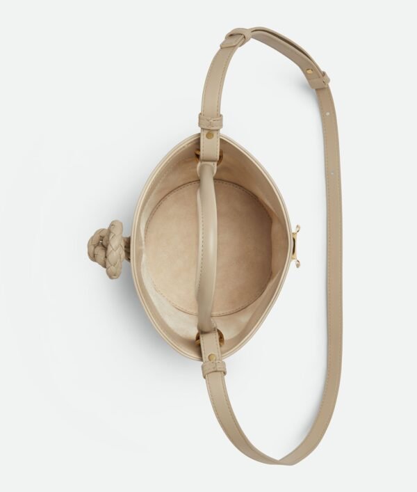 Bottega Veneta Small Leather Liberta Bucket Bag - Neutral