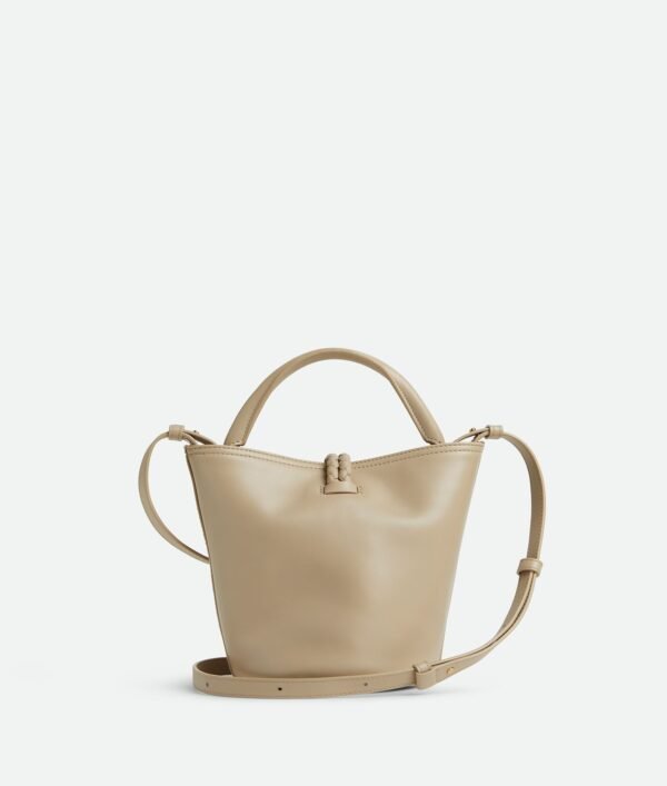 Bottega Veneta Small Leather Liberta Bucket Bag - Neutral