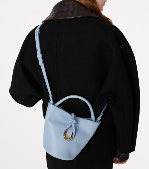 Bottega Veneta Small Leather Liberta Bucket Bag - Blue