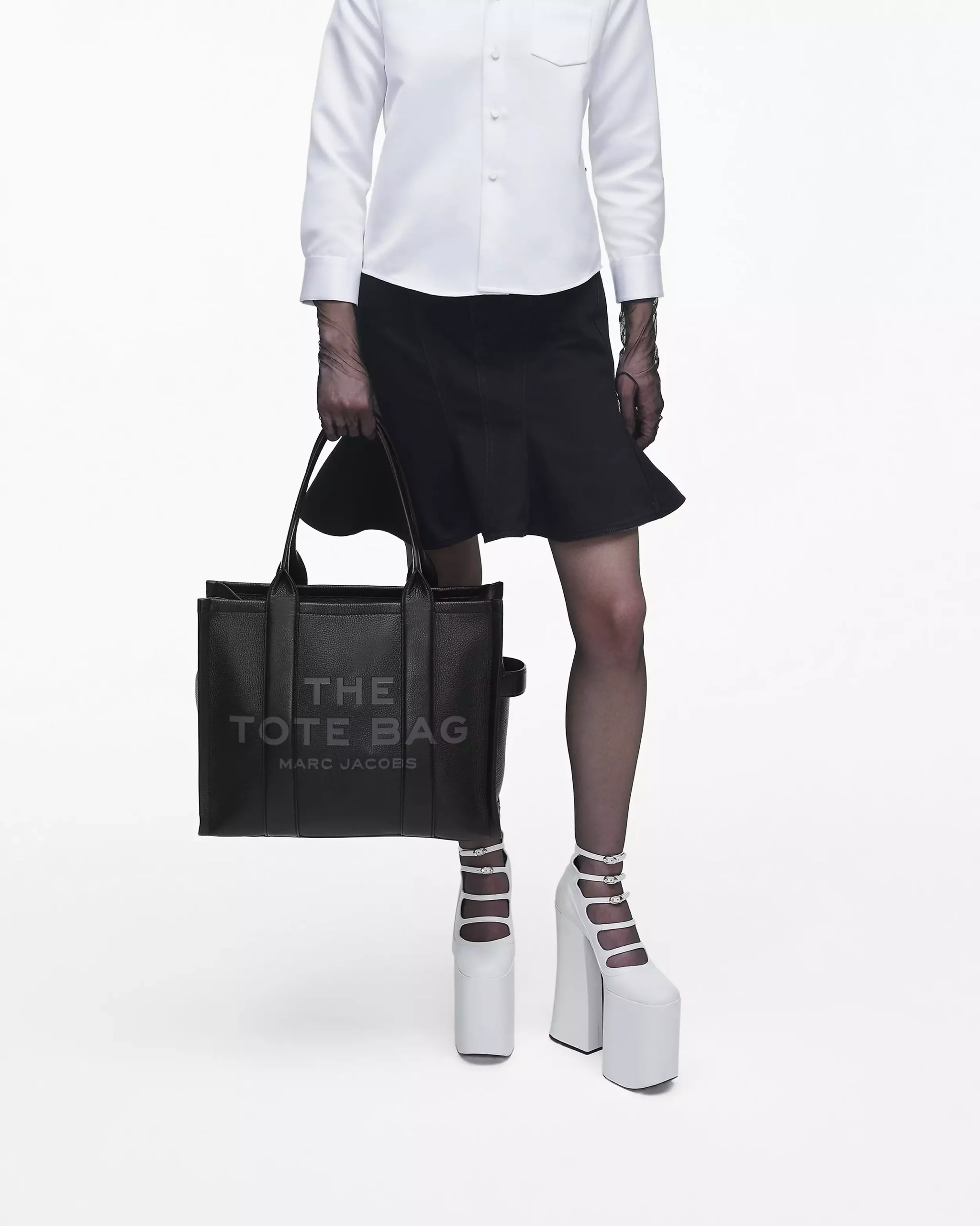 MJI_H020L01FA21_001_F8F8F8_4-5_ALT7 THE Marc Jacobs LEATHER LARGE TOTE BAG Black